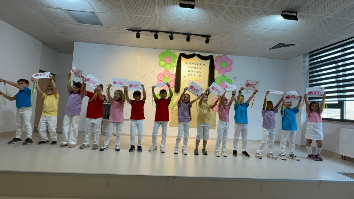 2-B Sınıfından Anneler Günü Kutlaması